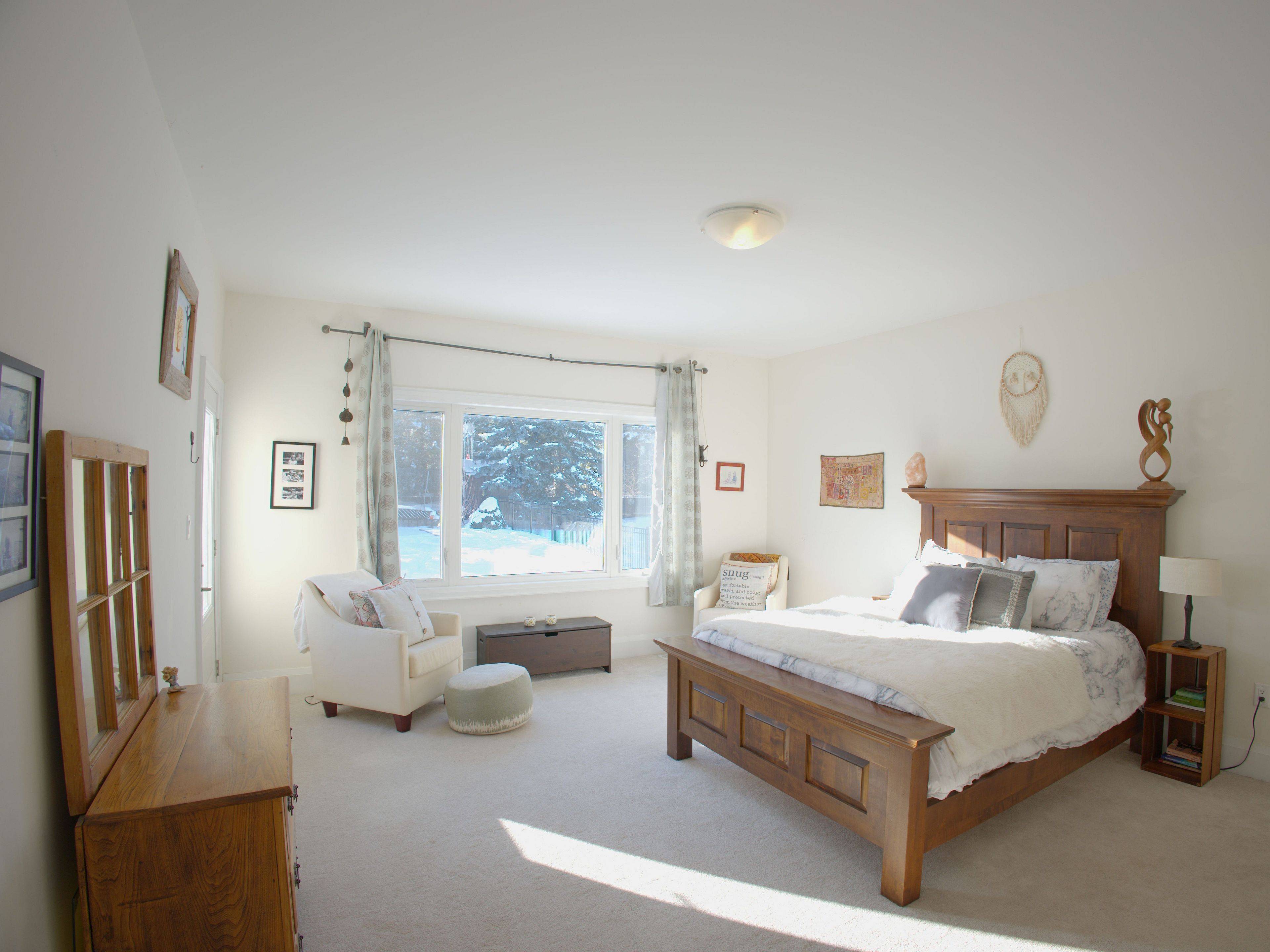 108 Creekwood CT, Blue Mountains, ON L9Y 0V1