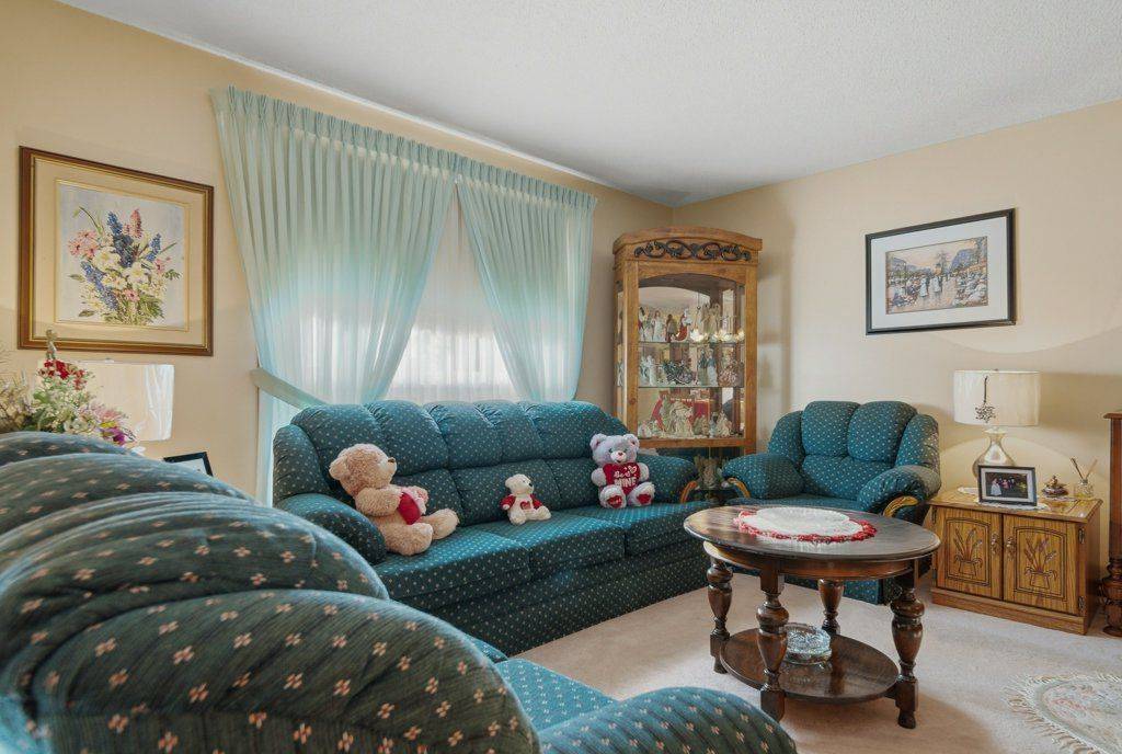 223 Newburgh RD, Greater Napanee, ON K7R 1C8