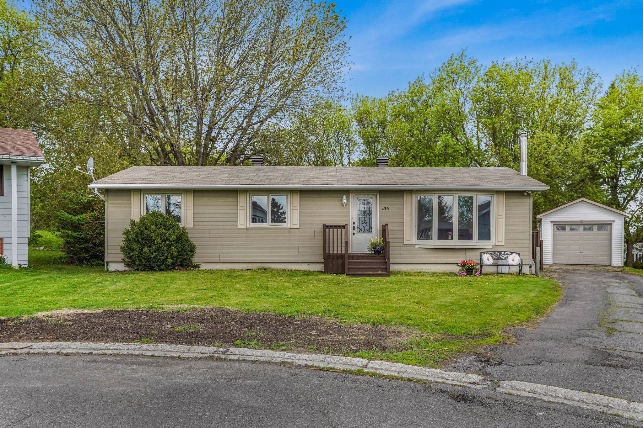 136 Martel CRES, Champlain, ON K0B 1R0