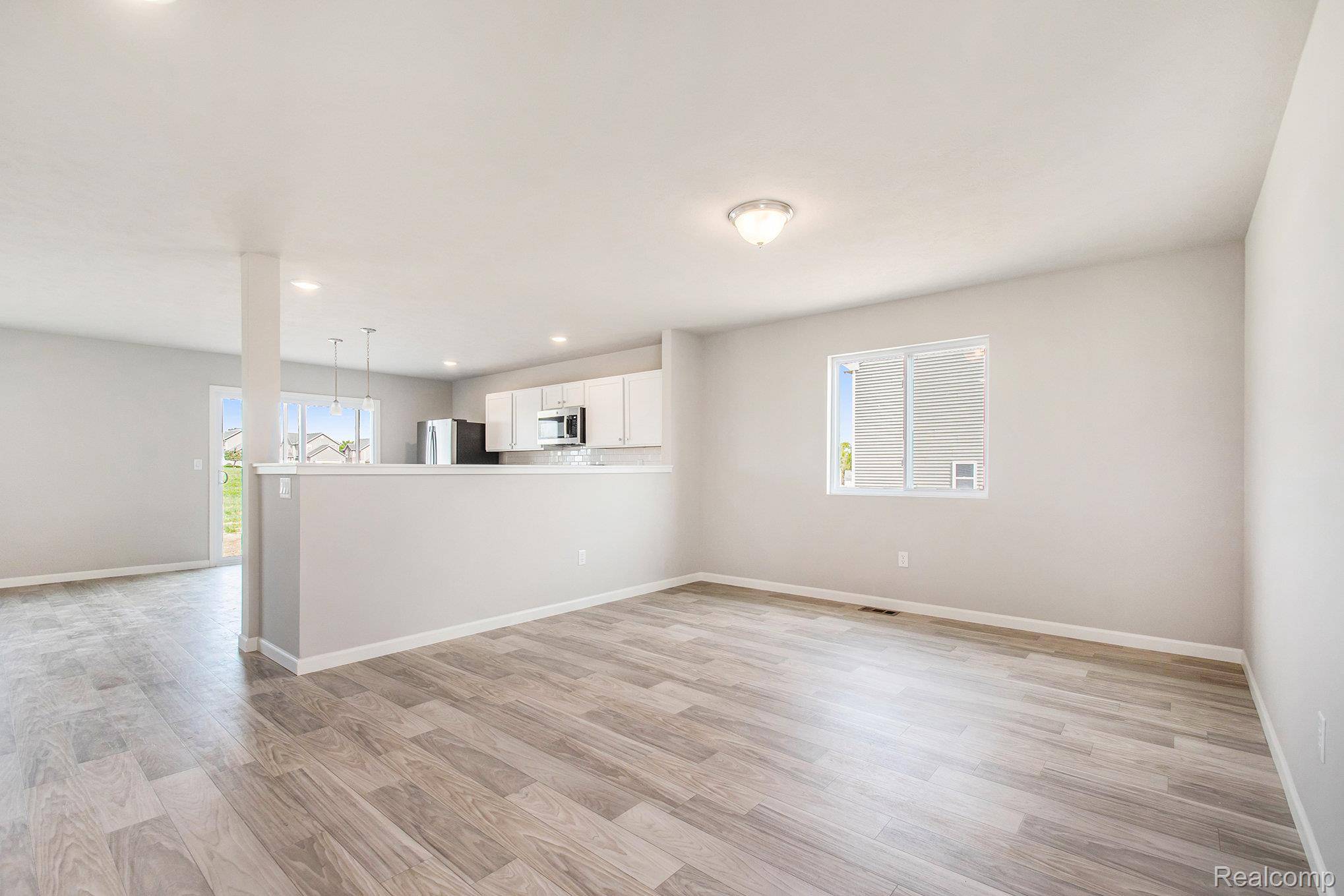 6044 Lahring RD, Fenton Charter Township, MI 48451
