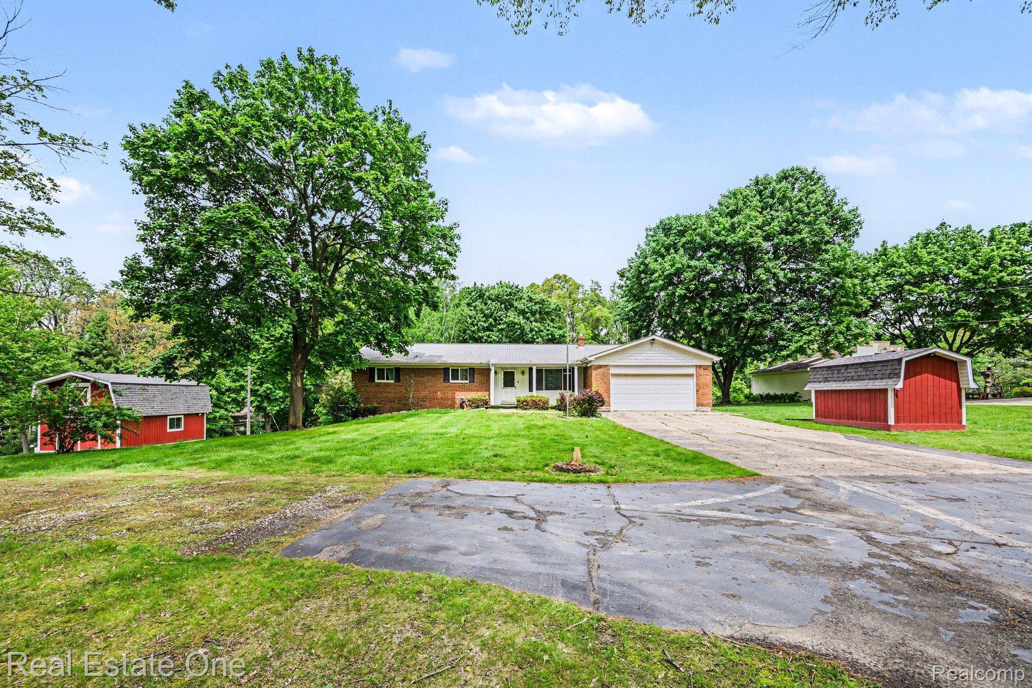 8780 Big Lake RD, Springfield Charter Township, MI 48346