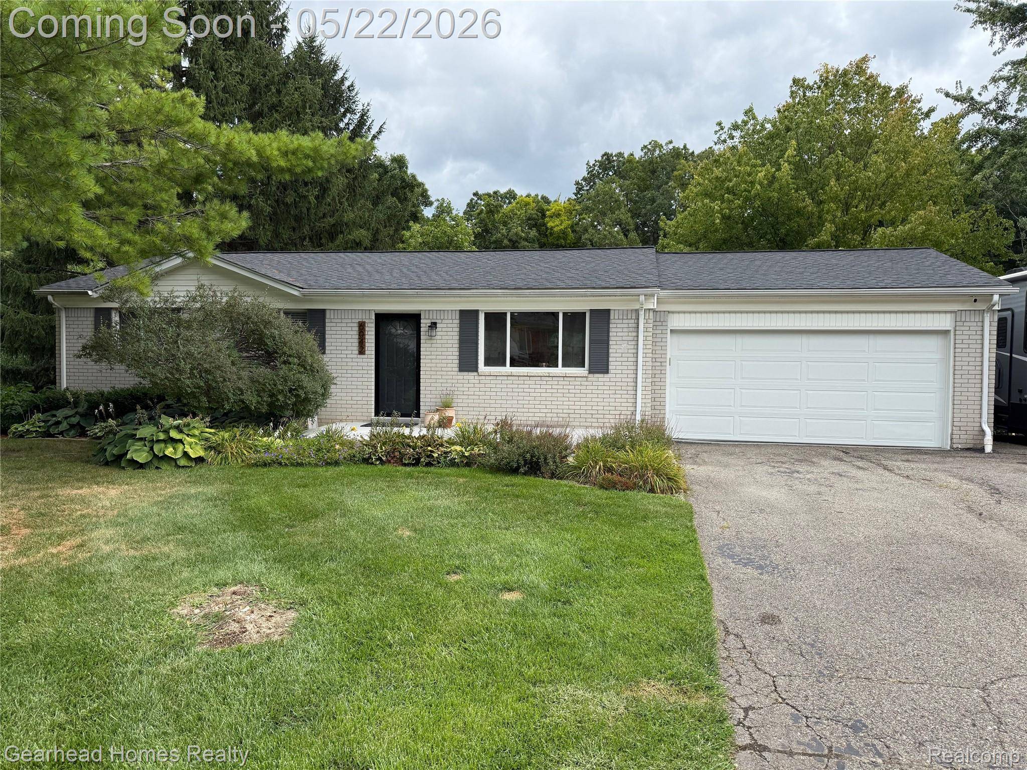 6042 Snow Apple DR, Independence Charter Township, MI 48346