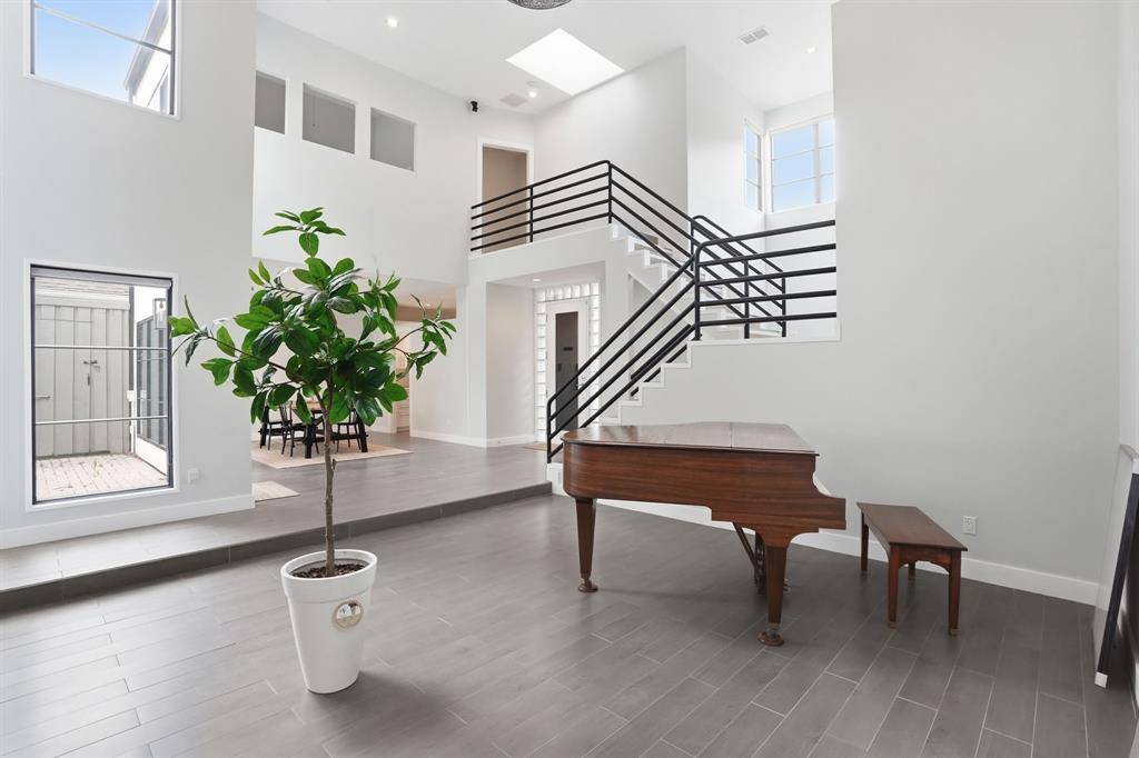 9123 Valley Chapel Lane, Dallas, TX 75220