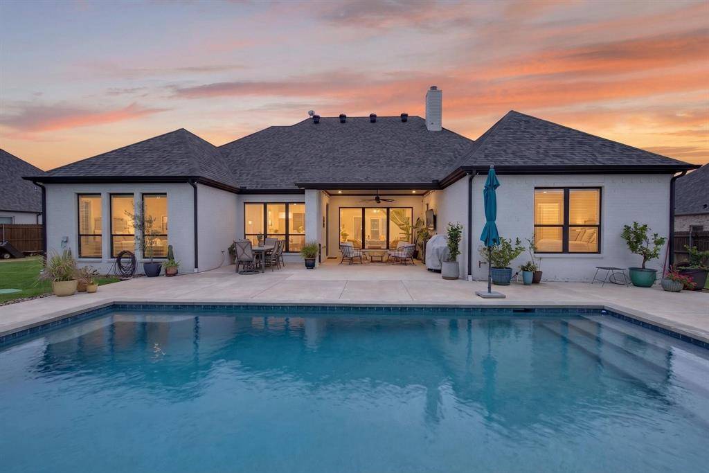 8880 Hidden Pond Street, Justin, TX 76247