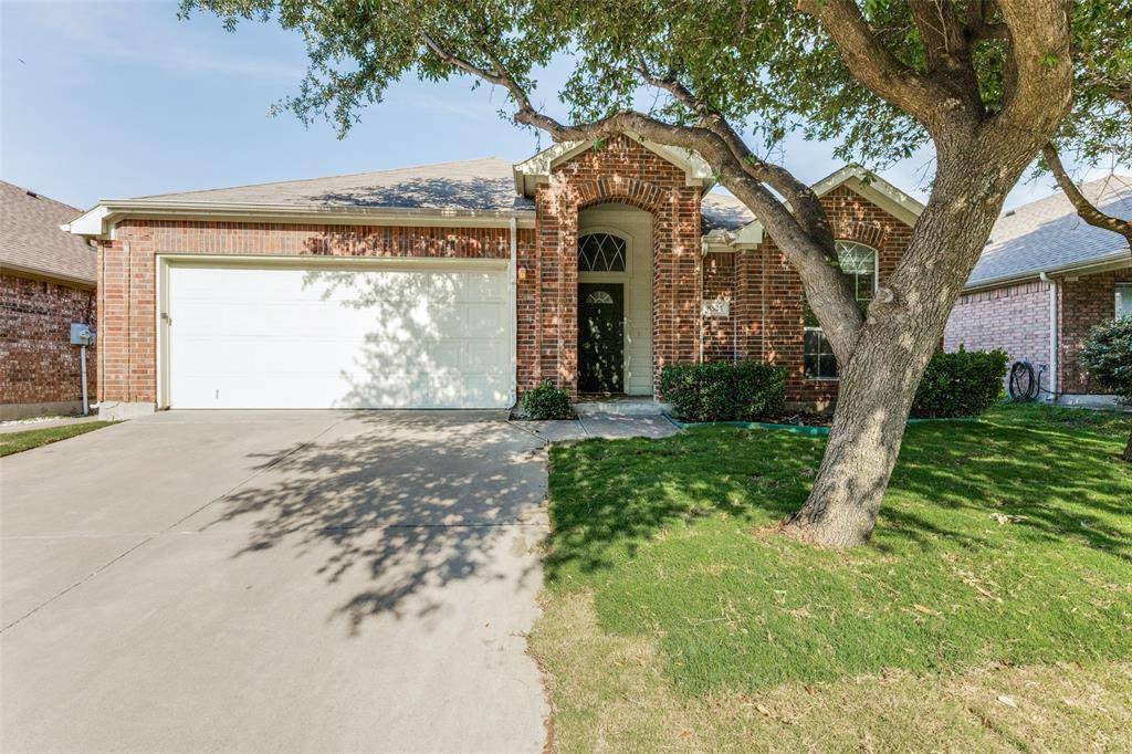 8524 Silverbell Lane, Fort Worth, TX 76140
