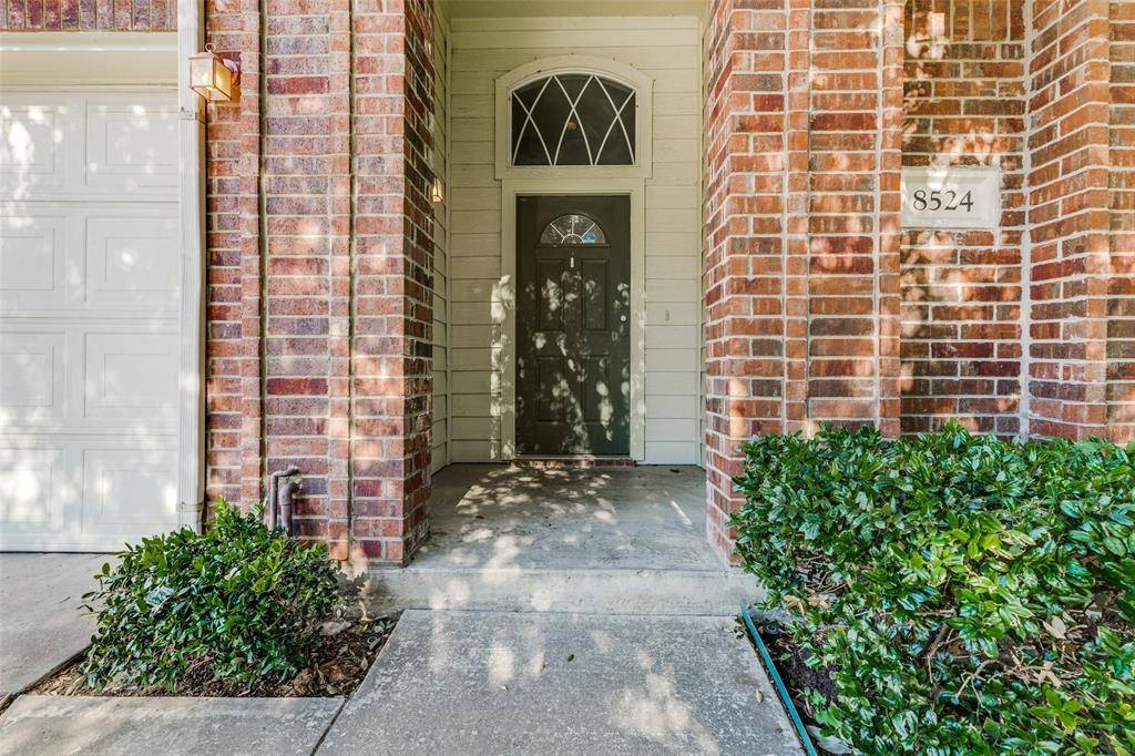 8524 Silverbell Lane, Fort Worth, TX 76140