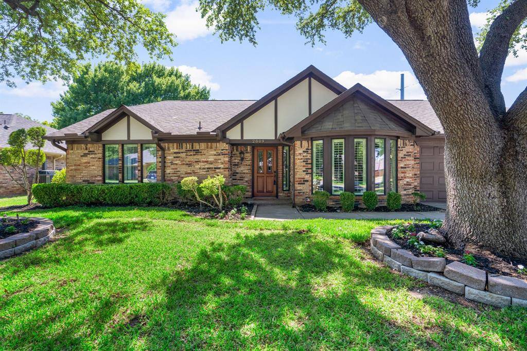 2809 Greg Drive, Bedford, TX 76021