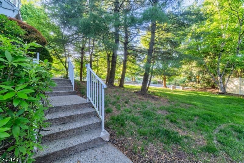 6 Clark Ct, Bernards Twp., NJ 07920