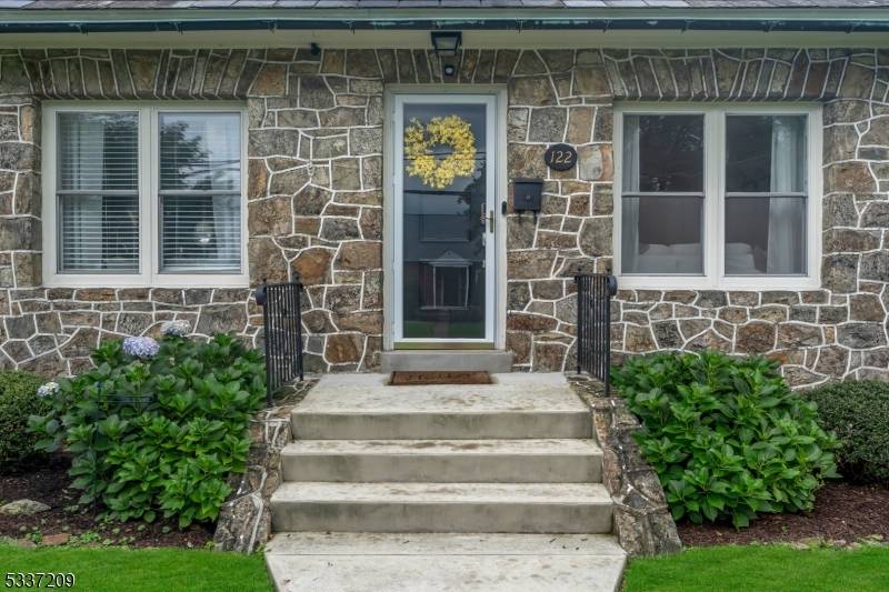 122 Aurora St, Lopatcong Twp., NJ 08865
