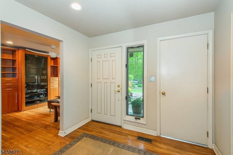 21 Lockley Ct, Mountain Lakes Boro, NJ 07046