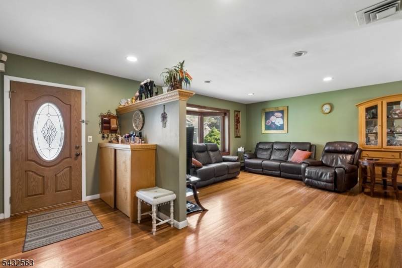 112 Pitt Rd, Springfield Twp., NJ 07081