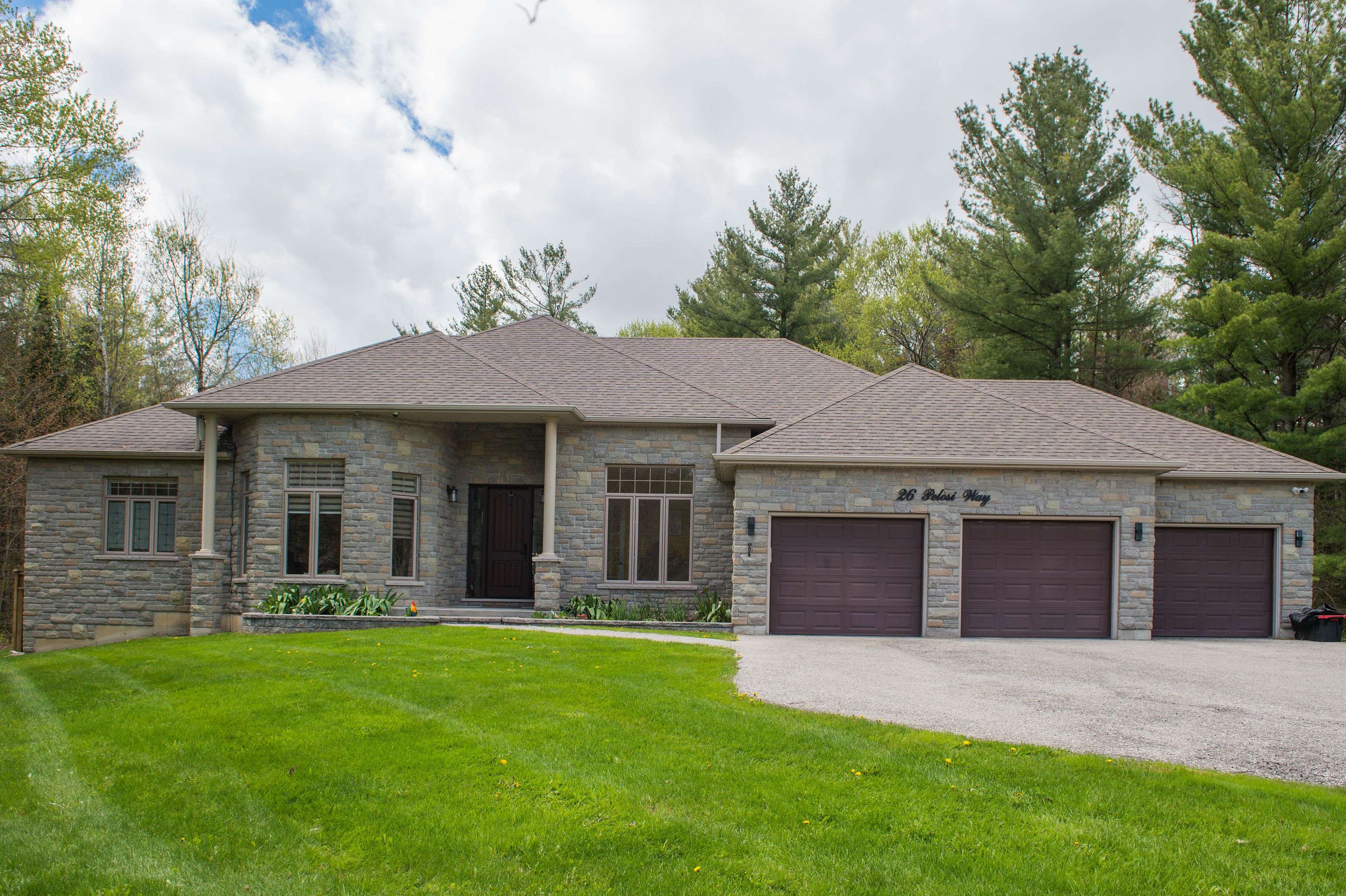 26 Pelosi WAY, East Gwillimbury, ON L0G 1M0