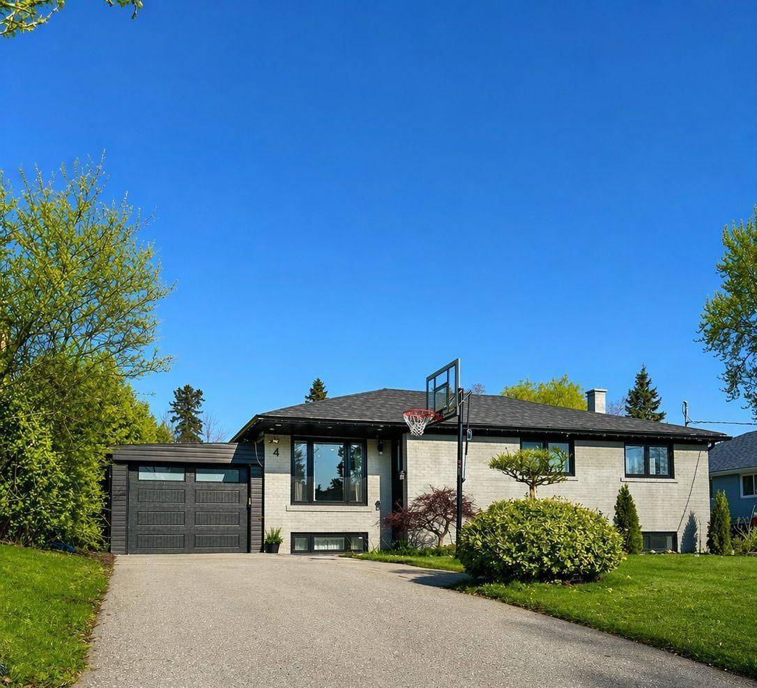 4 Holman CRES, Aurora, ON L4G 1Z9