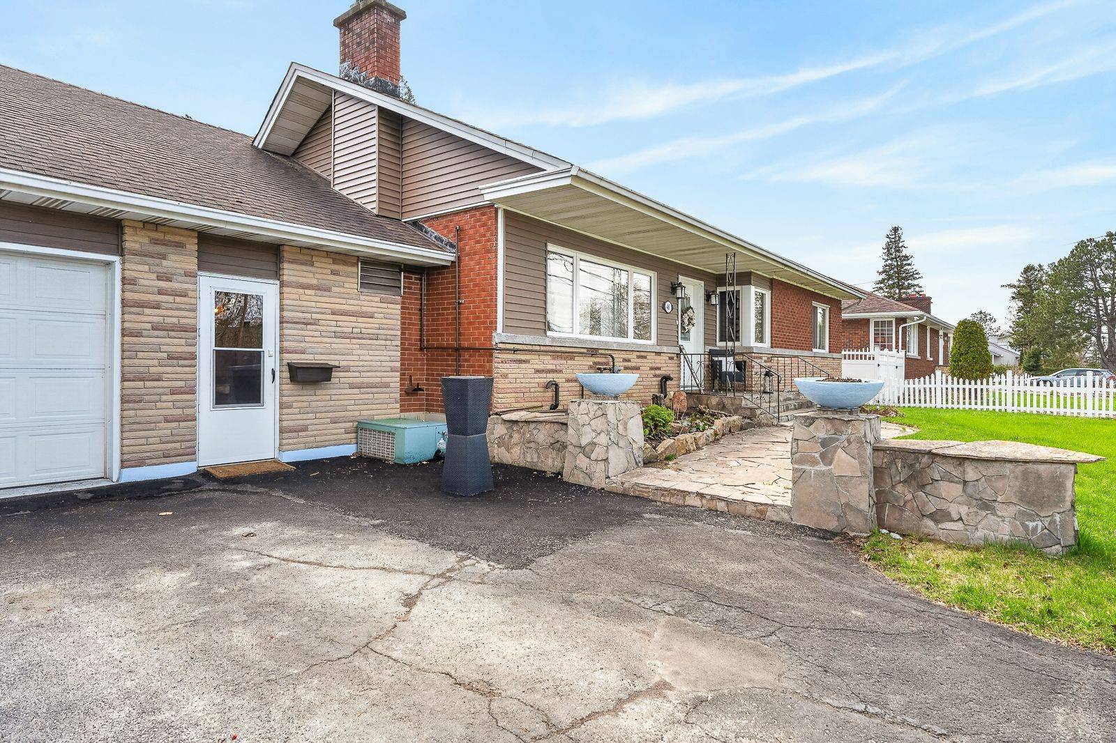 46 Macfarlane RD, Country Place - Pineglen - Crestview And Area, ON K2E 6V5