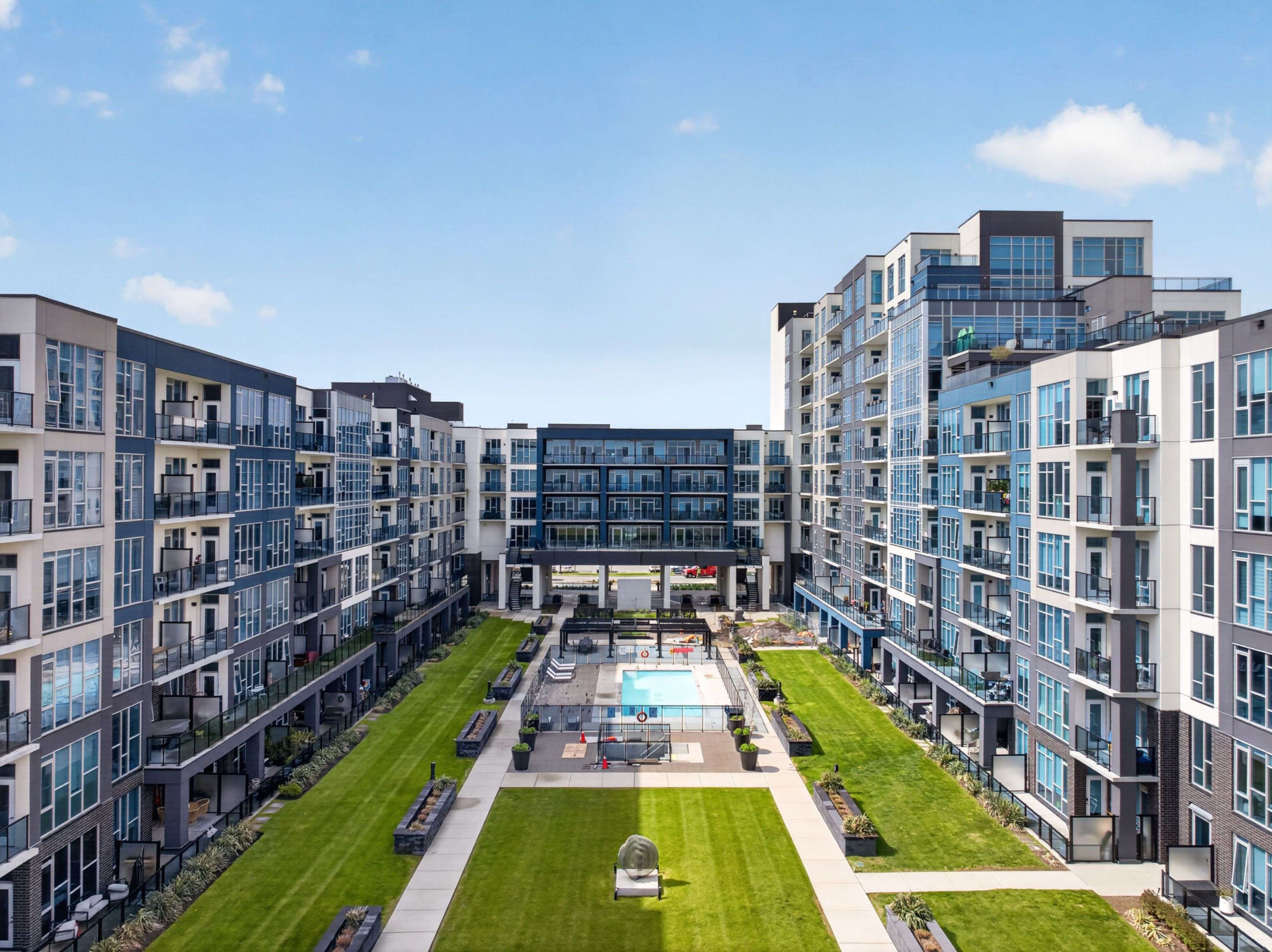 16 Concord PL #218, Grimsby, ON L3M 0J1