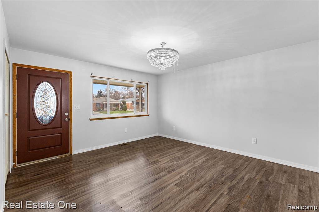 8456 Robindale AVE, Dearborn Heights, MI 48127