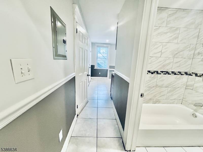 182 Seymour Ave First FL, Newark City, NJ 07108