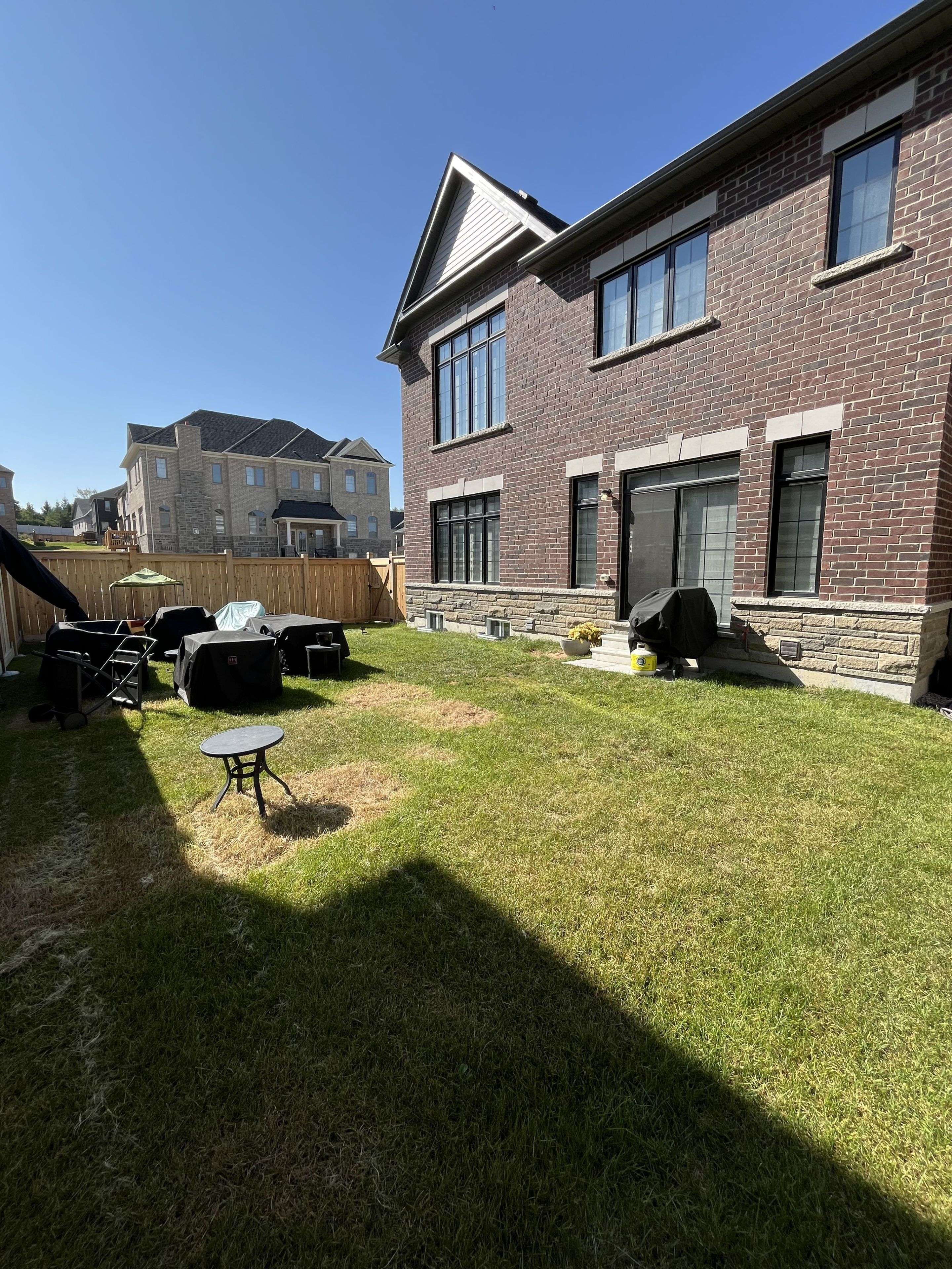 130 Wraggs RD, Bradford West Gwillimbury, ON L3Z 4N2