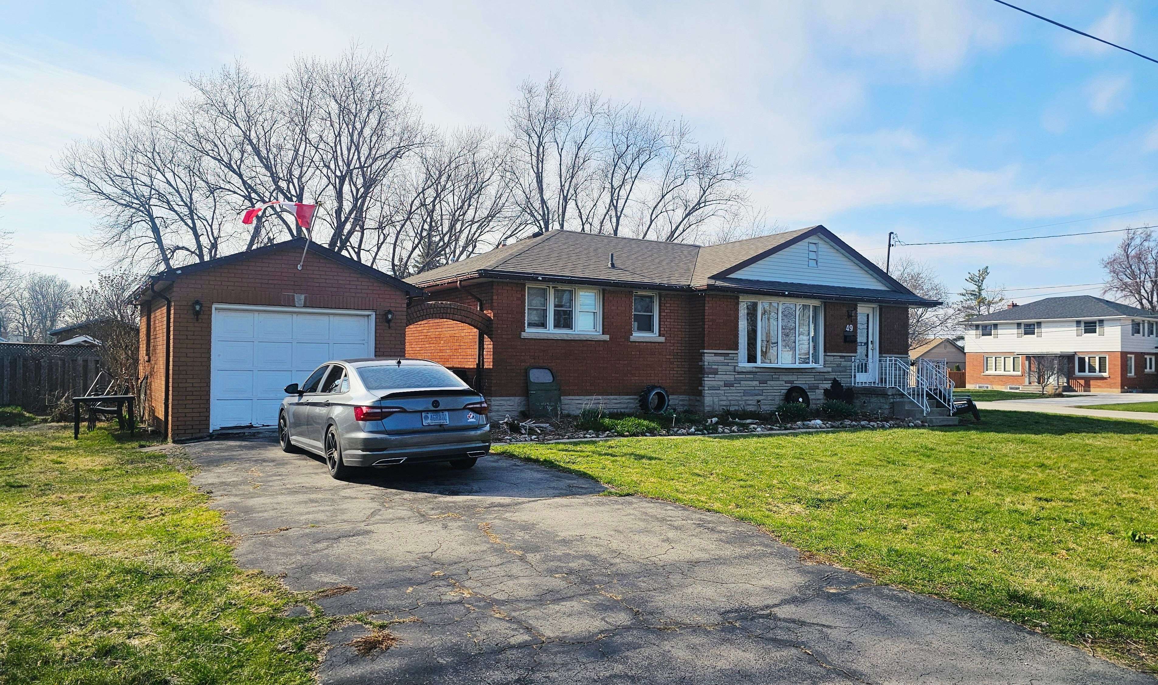 49 Whittaker AVE, Grimsby, ON L3M 3J3