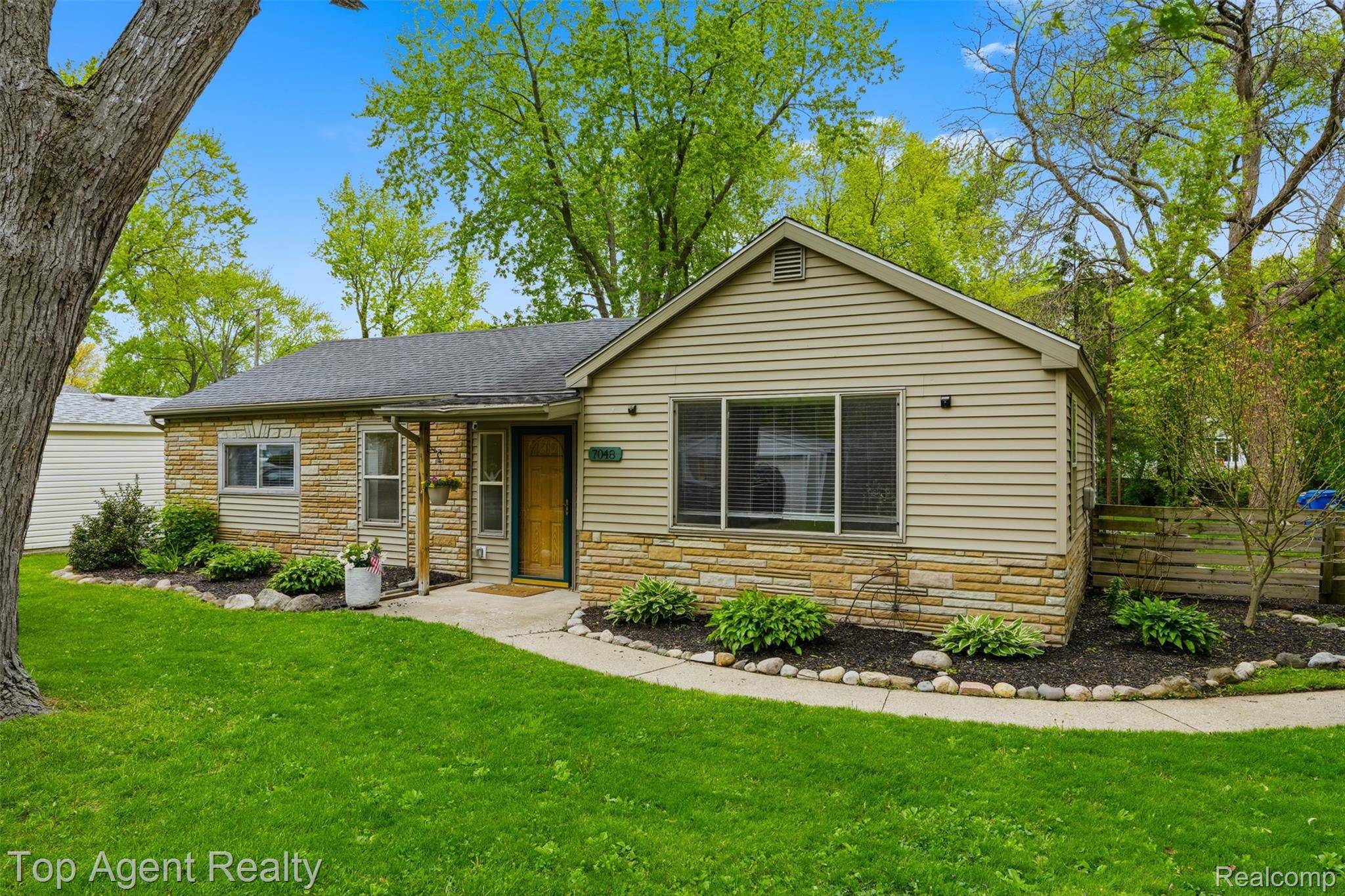 7048 Lapham, Waterford Charter Township, MI 48329
