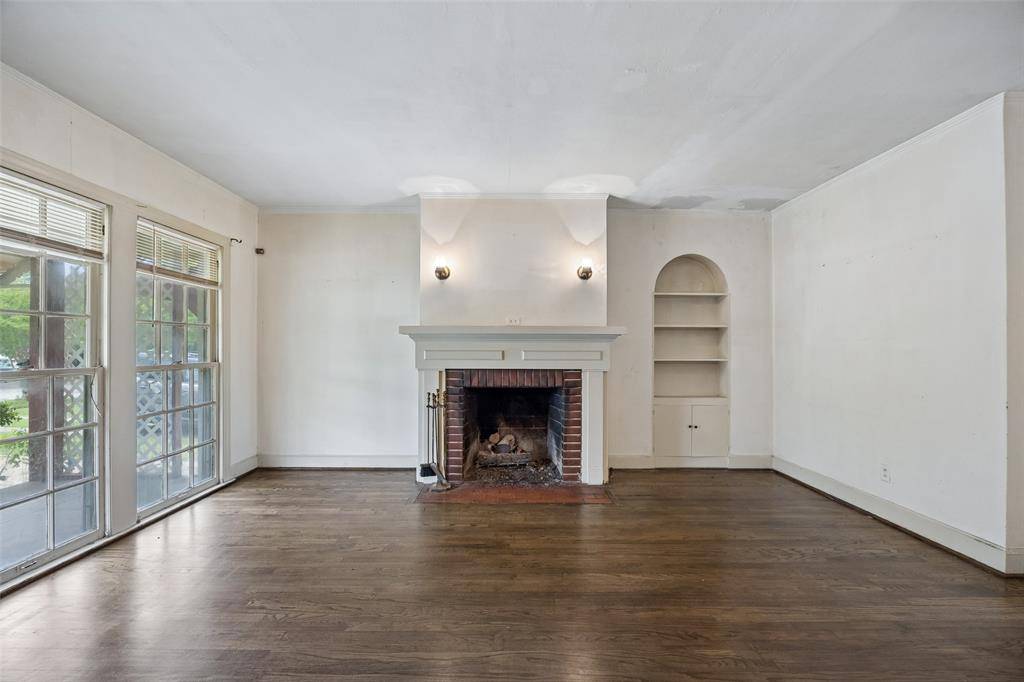 106 N Briscoe Boulevard, Dallas, TX 75211