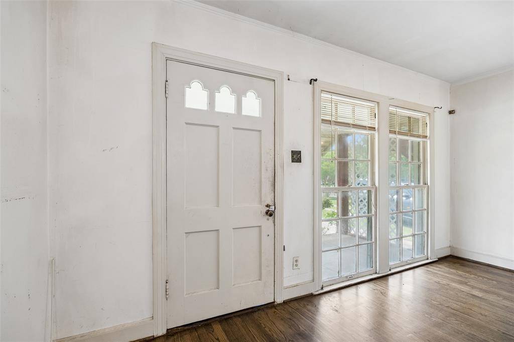 106 N Briscoe Boulevard, Dallas, TX 75211