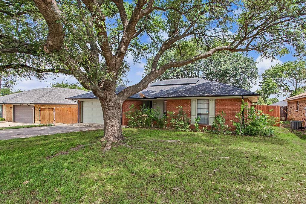 2820 Whitehurst Drive, Fort Worth, TX 76133