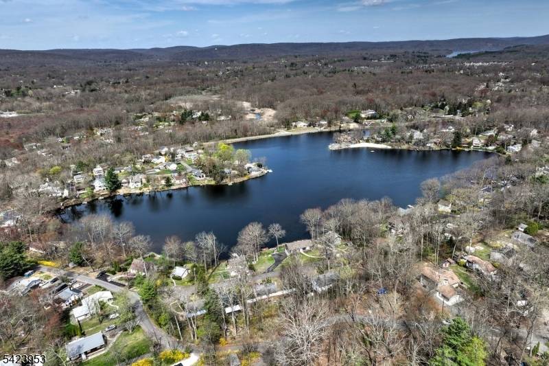 11 Mt Crest Rd, Jefferson Twp., NJ 07438