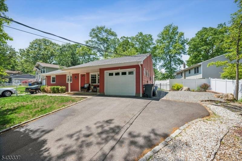 214 Santa Fe Trl, Hopatcong Boro, NJ 07843