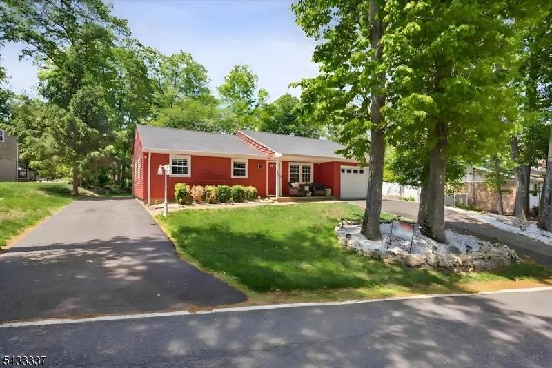 214 Santa Fe Trl, Hopatcong Boro, NJ 07843