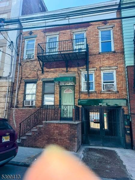 203 Oliver St, Newark City, NJ 07105