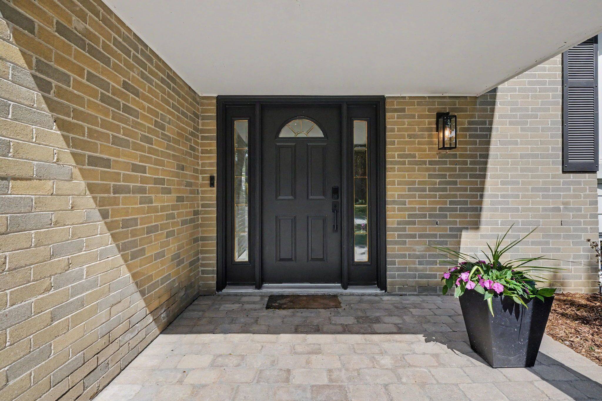 21 Bigwin DR, Aurora, ON L4G 3C4
