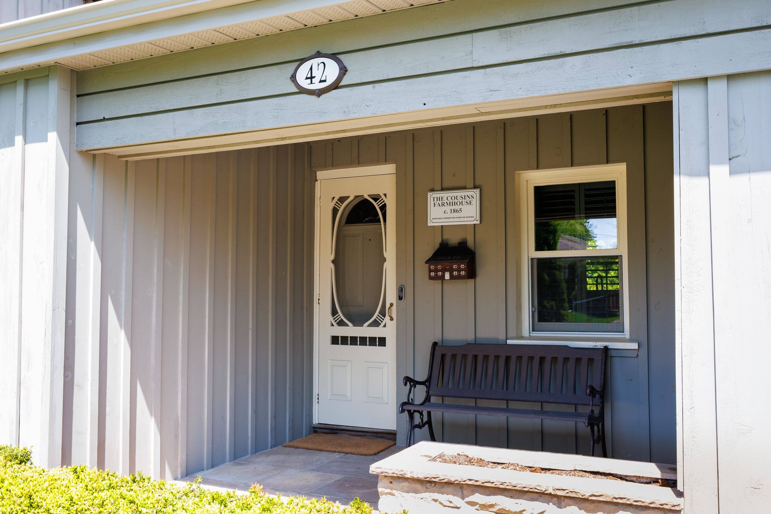 42 Royal RD, Aurora, ON L4G 1A9