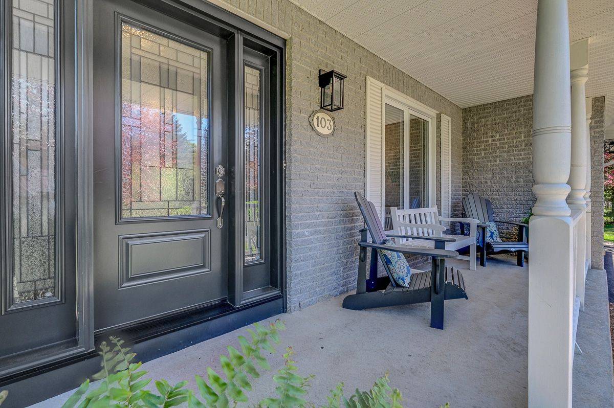 103 Topol LN, Carp - Huntley Ward, ON K0A 1L0