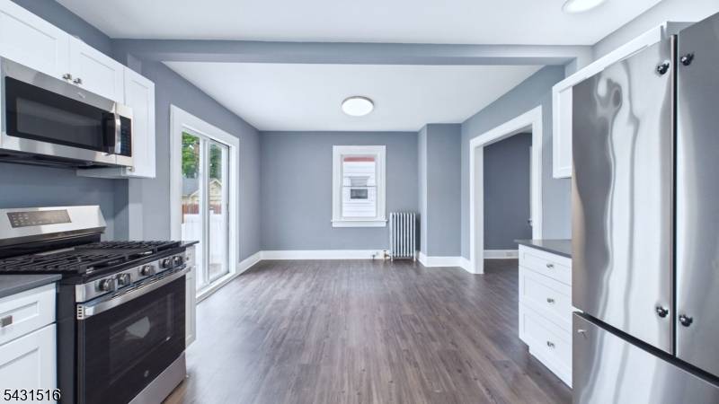 71 Leslie St, East Orange City, NJ 07017
