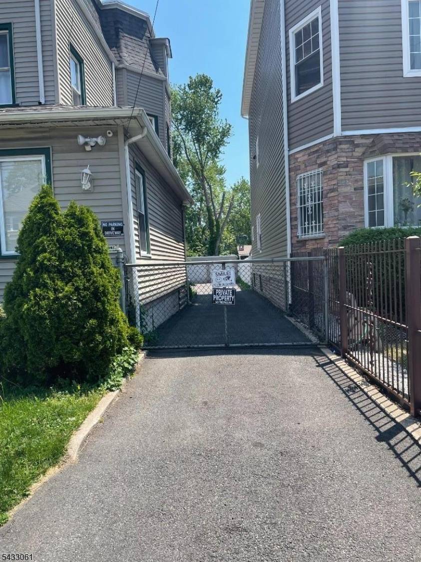 218 Orchard St, Elizabeth City, NJ 07208