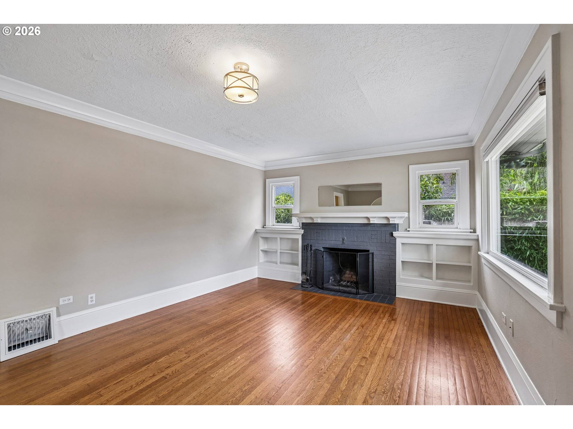 8124 SE ASH ST, Portland, OR 97215