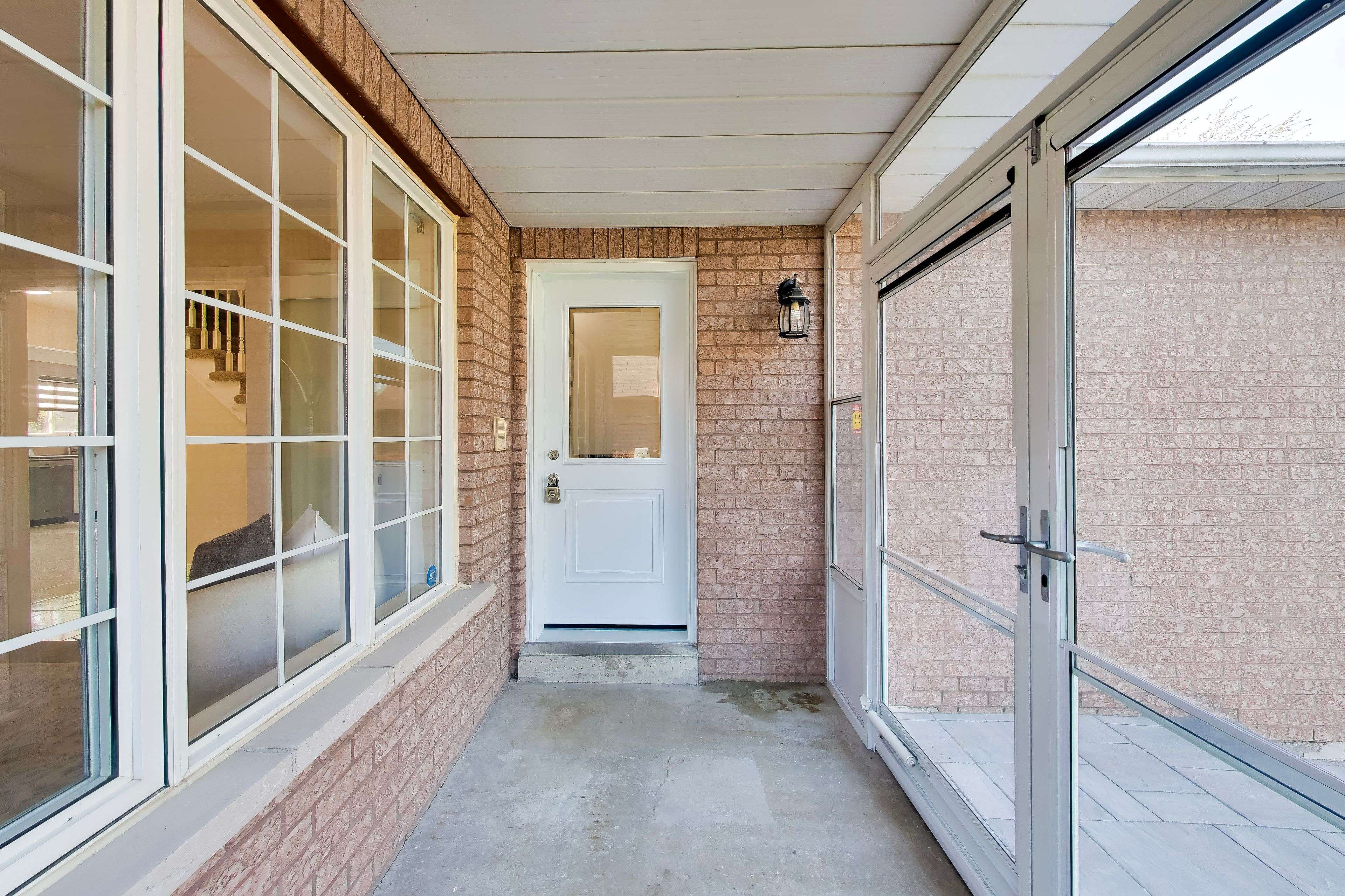 6 West Side DR, Clarington, ON L1C 4Y8