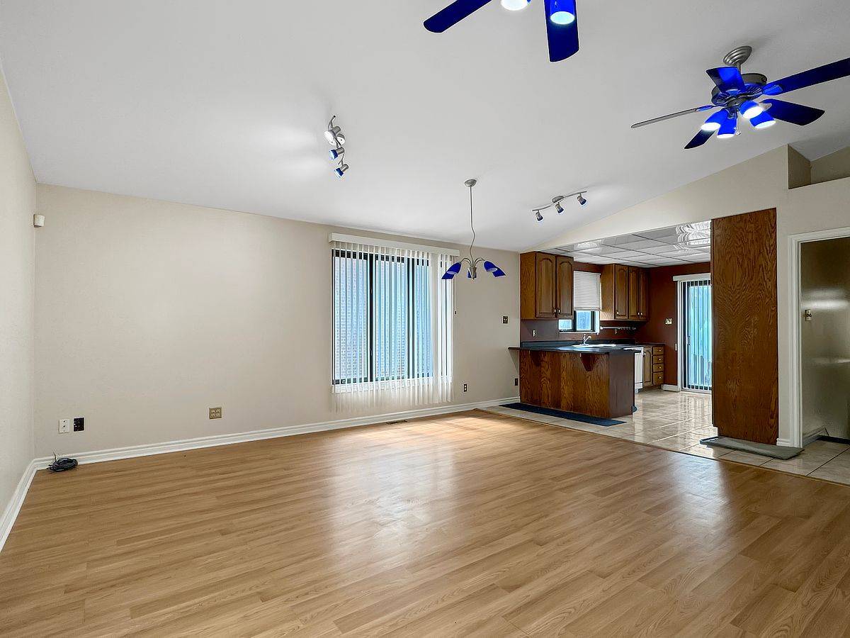 78 Ritchie ST, Britannia - Lincoln Heights And Area, ON K2B 6E9
