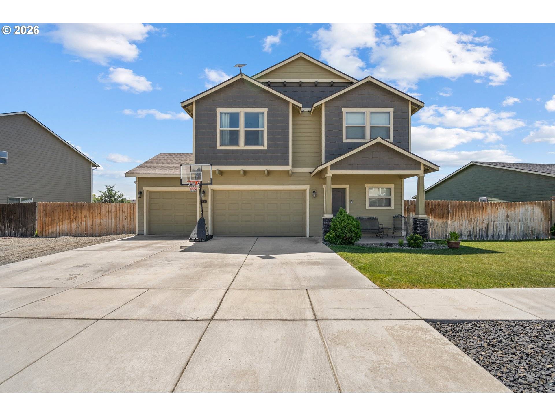 2328 NW EUCALYPTUS DR, Hermiston, OR 97838