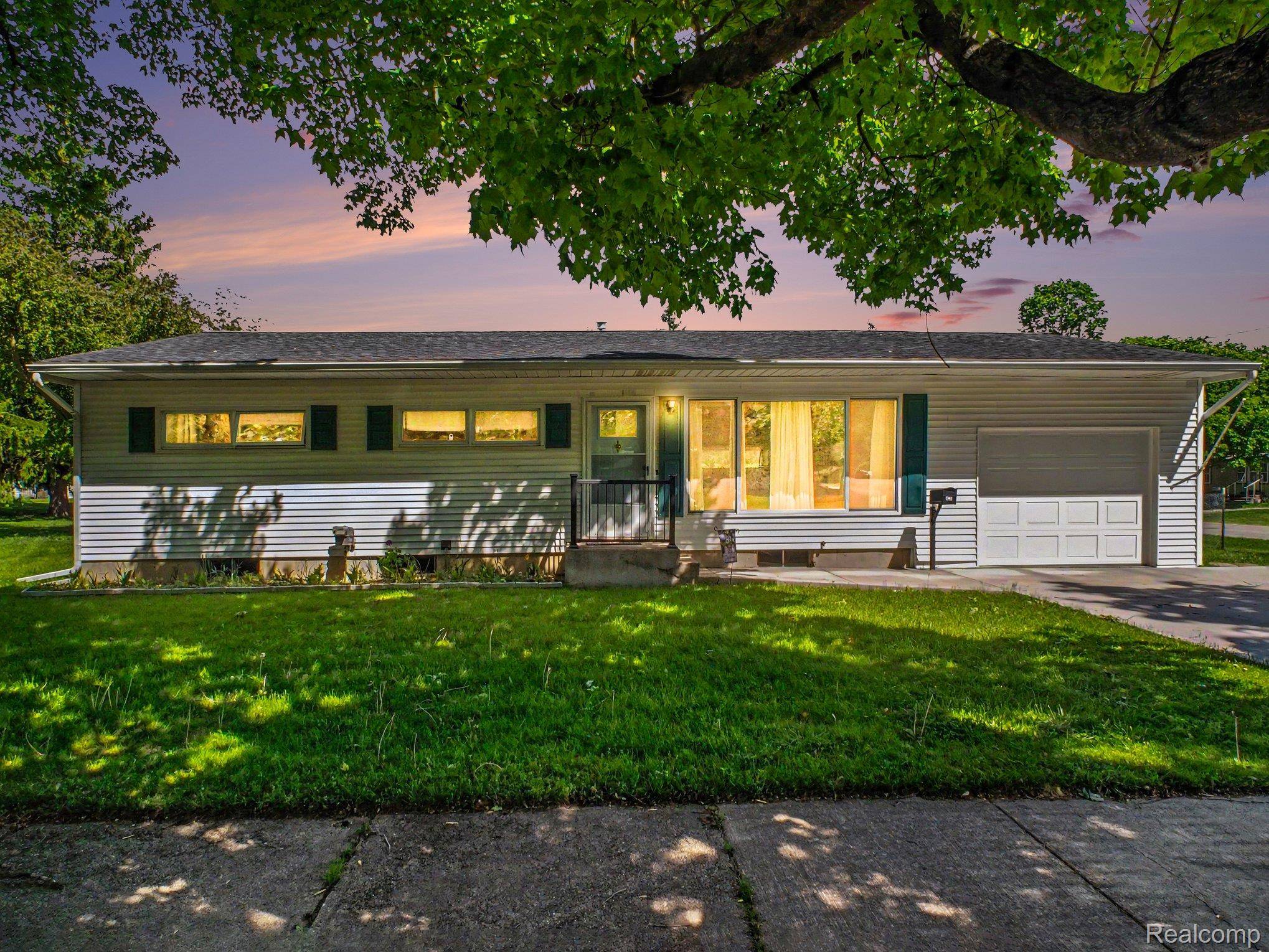 425 Rockingham AVE, Alma, MI 48801