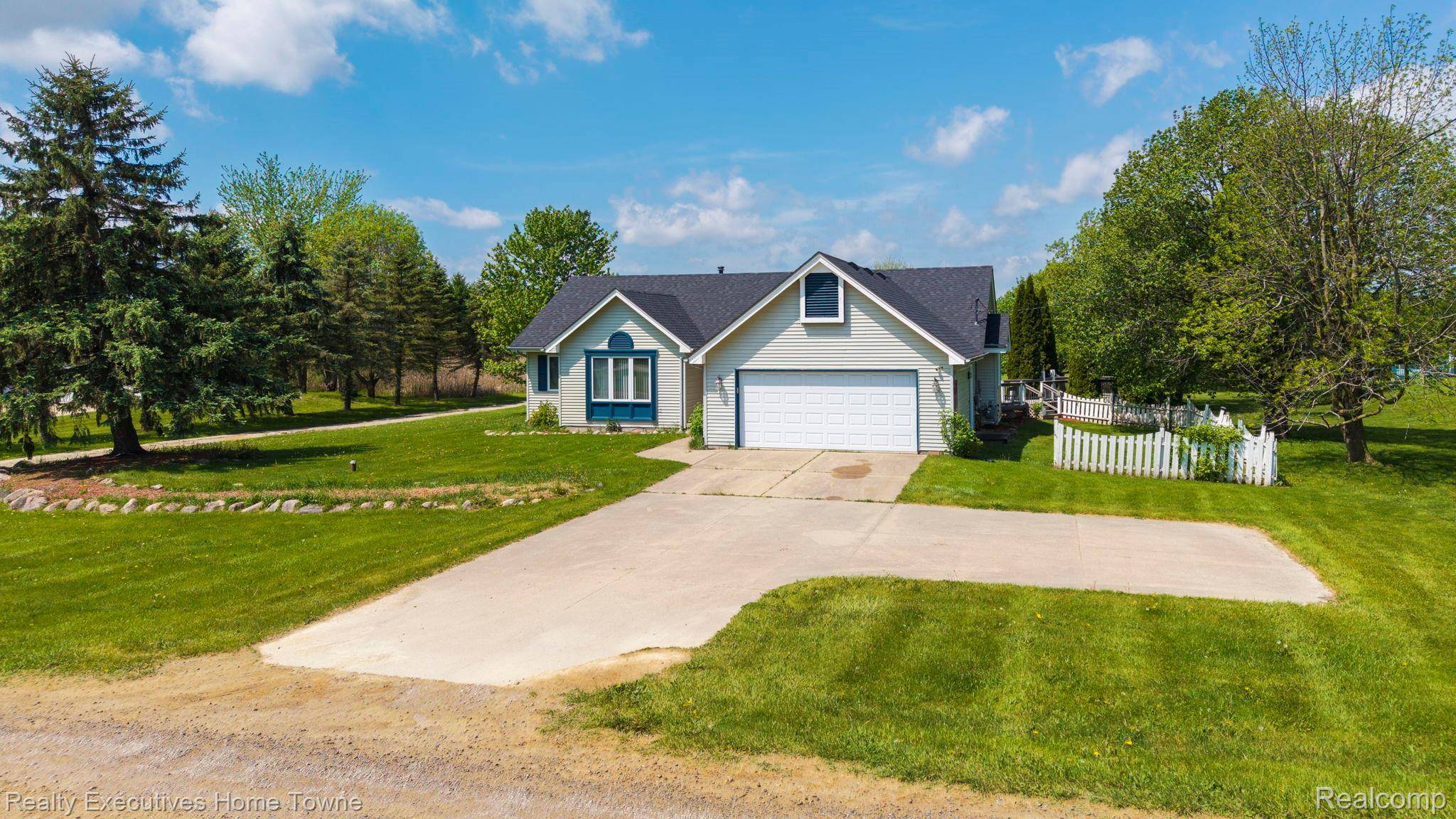 1041 Mackie RD, Almont Township, MI 48003