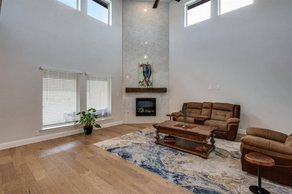 3004 Emerald Trace Drive, Denton, TX 76226