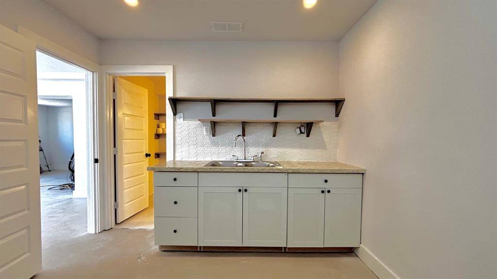 2726 W Mockingbird Lane, Dallas, TX 75235