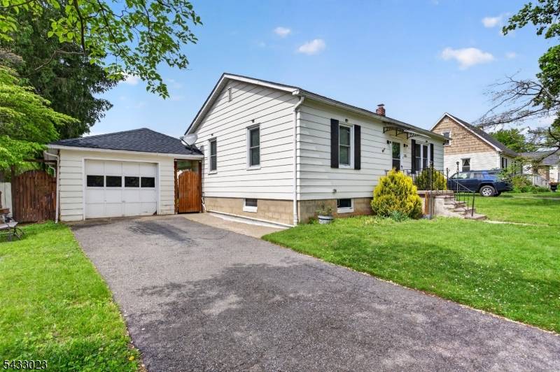 515 Lynda Rd, Lopatcong Twp., NJ 08865