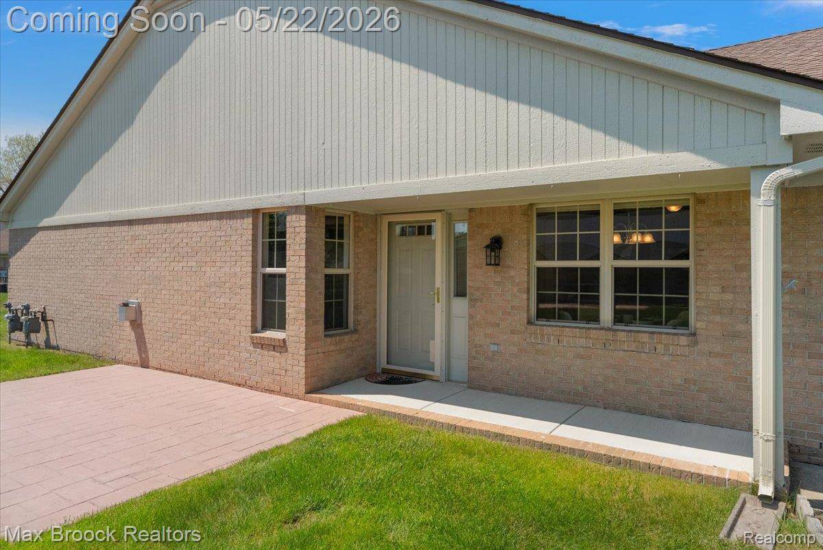 25258 Julianna DR, Chesterfield Township, MI 48051