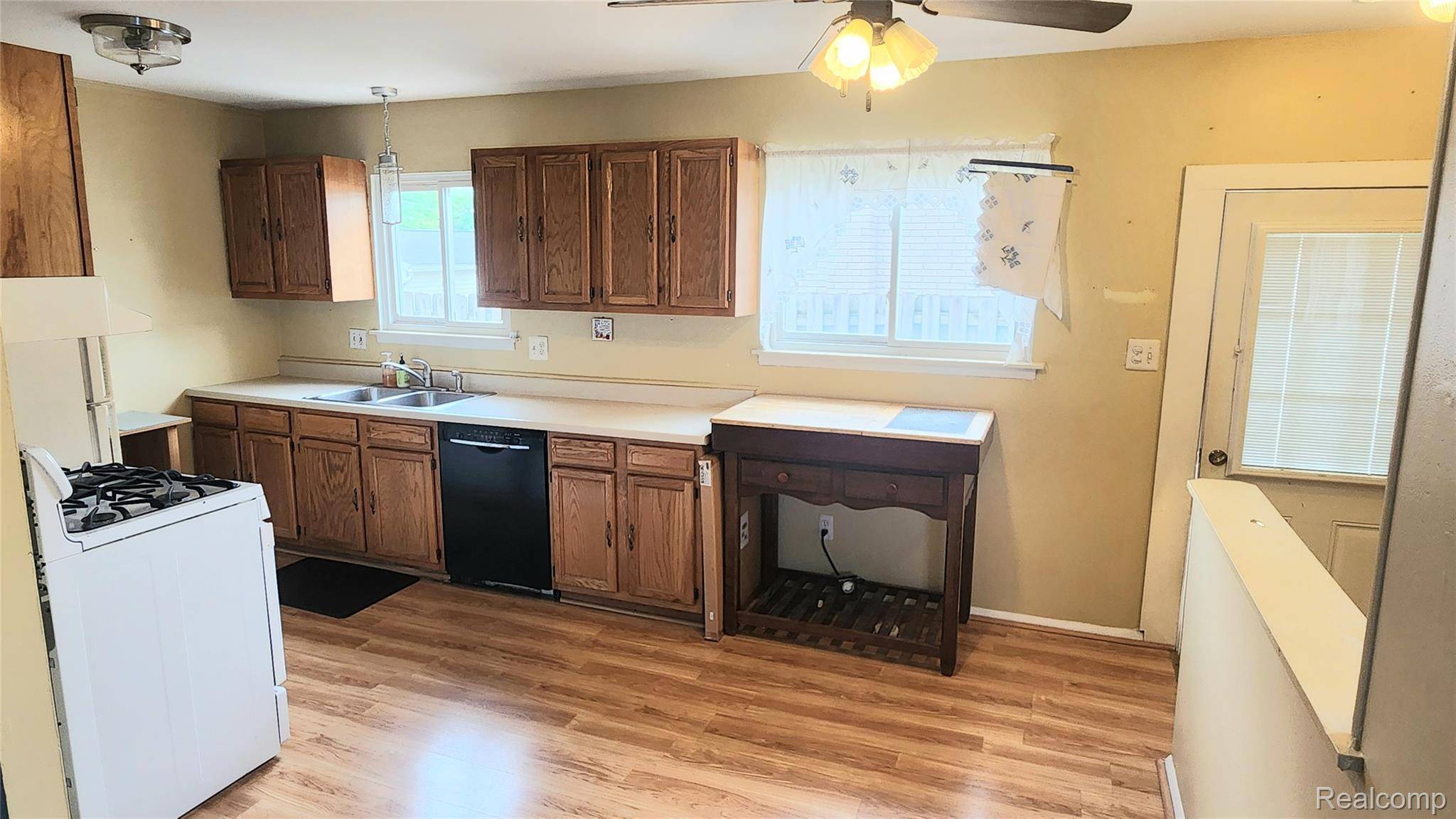 331 Detroit ST, Trenton, MI 48183