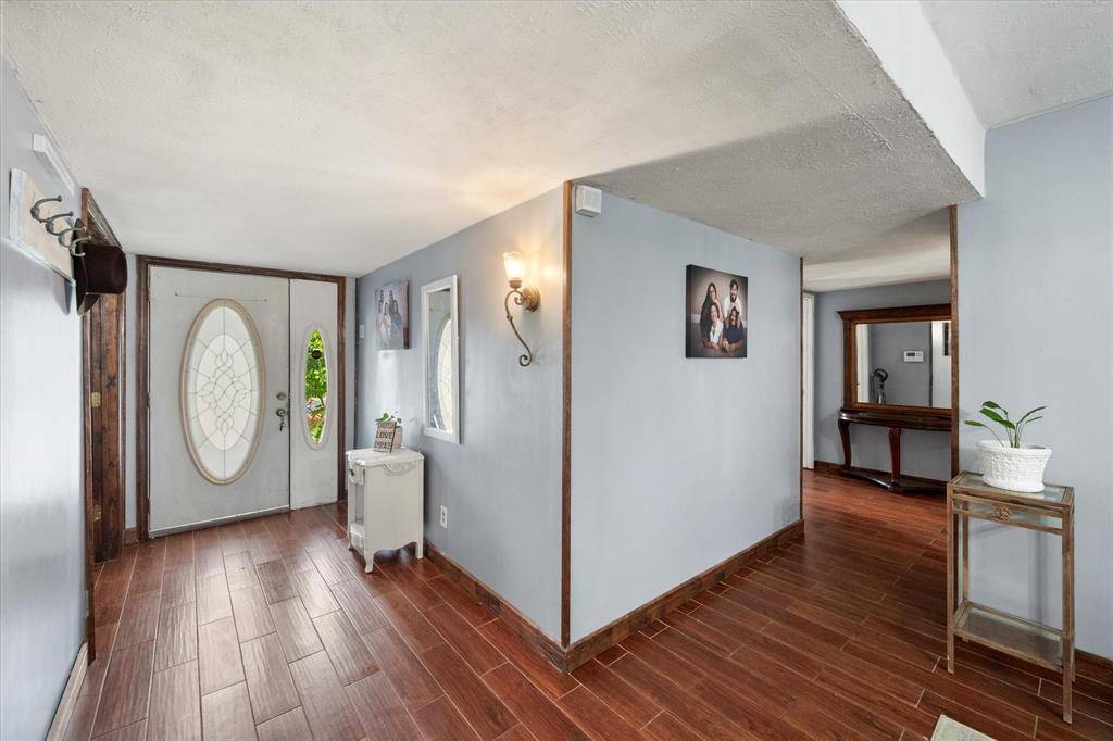 609 Columbine Lane, Grand Prairie, TX 75052