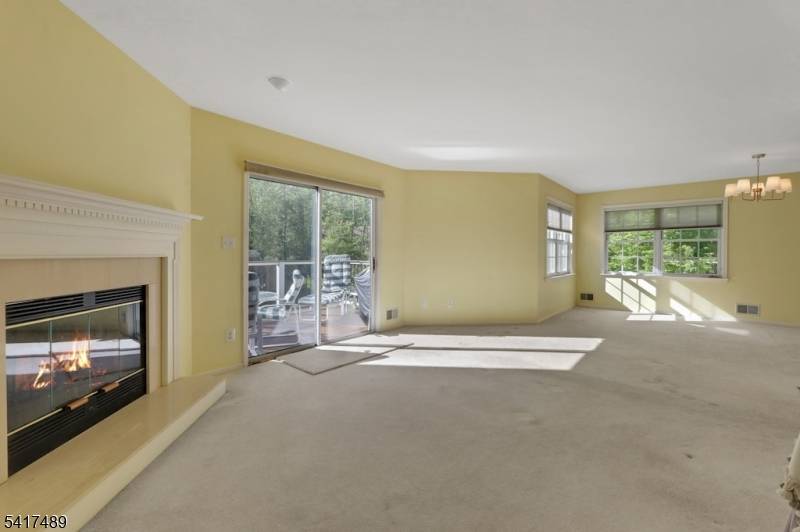 28 Berkeley Sq, Watchung Boro, NJ 07922