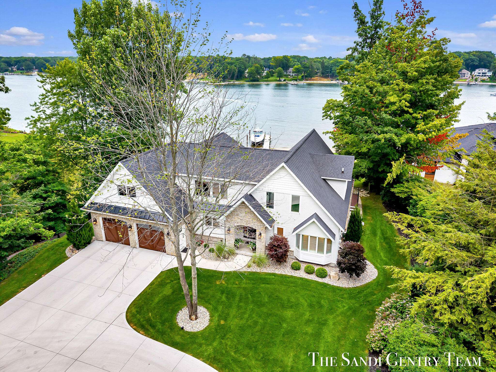 17870 W Spring Lake RD, Spring Lake Twp, MI 49456